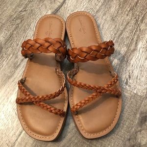 Universal Thread Sandals. Lightly worn.